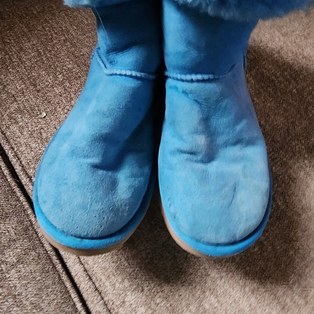 USED Blue UGGS - Picture 13 of 16